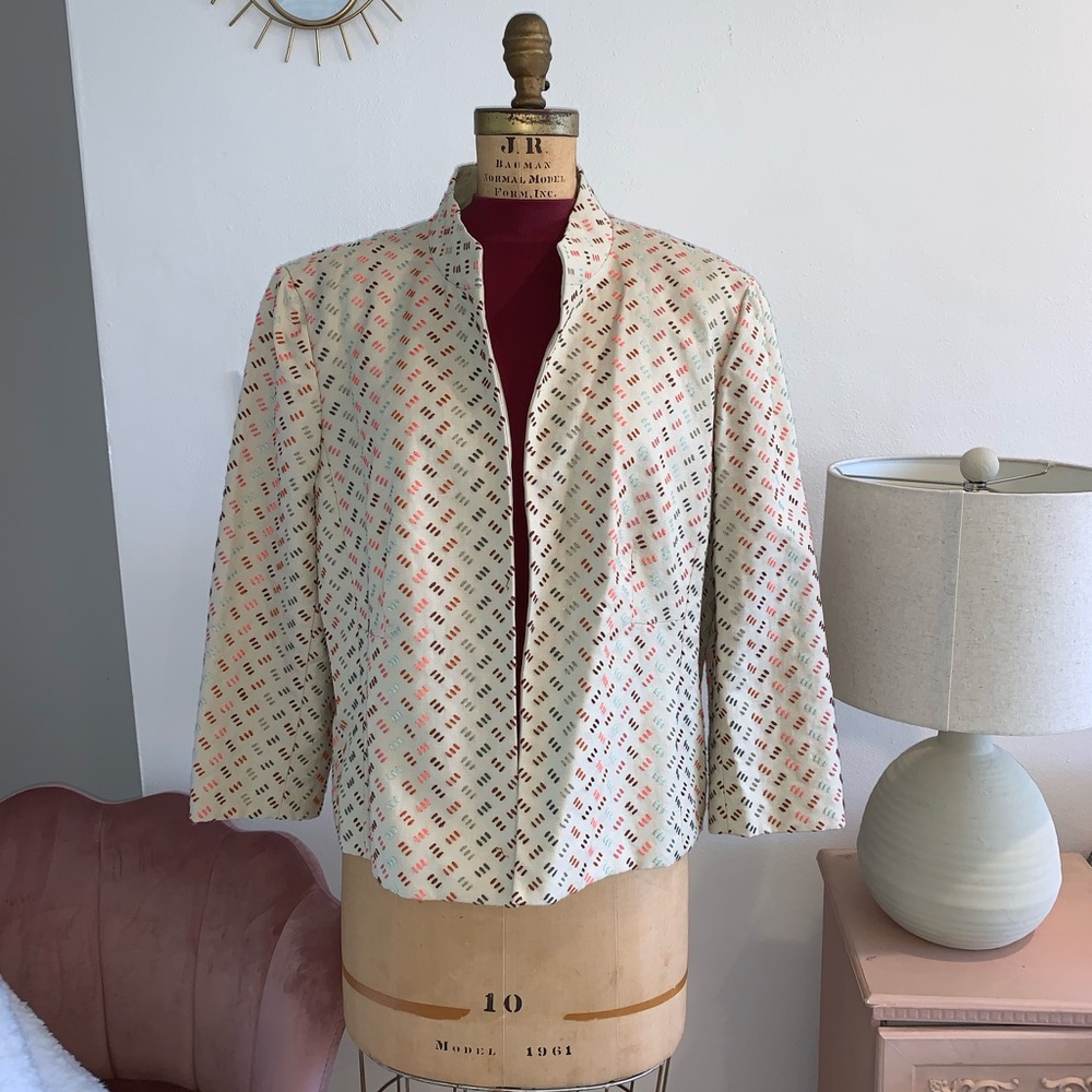 TABLOTS EMBROIDERY PATTERN BLAZER SIZE MEDIUM